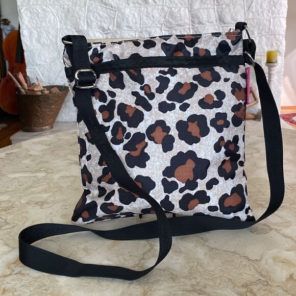 Brighton Nylon Tan Cheetah Leopard Print Large Multi Pocket Crossbody Purse Bag - Picture 4 of 11